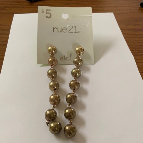 Earrings - Picture 1 of 1